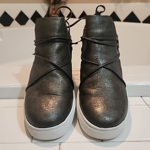 Yellowbox Pewter Gray Metallic Glitter  Maureen Slip On Back Tie Sneakers 9 - Picture 3 of 7